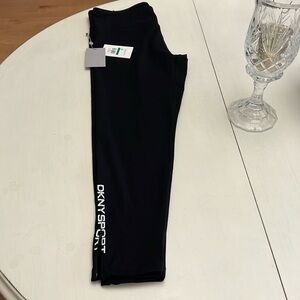 Black DKNY Sport runners leggings. Interior runners pocket.